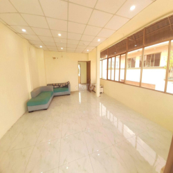 Nhà GÓC  kết hợp dưới bán cfe trên làm văn phòng khu VIP Lữ Gia