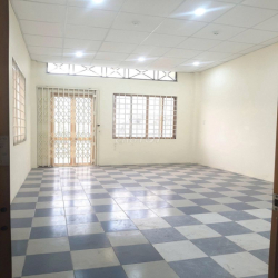 Nhà GÓC  kết hợp dưới bán cfe trên làm văn phòng khu VIP Lữ Gia