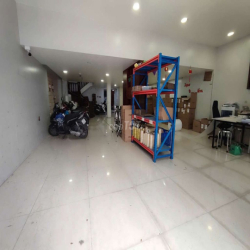 Cho thuê nhà làm văn phòng 10*20m ba lầu xây trống suốt