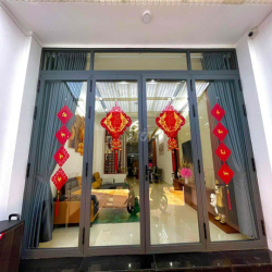 CHO THUÊ NHÀ - HẺM TRUNG TÂM THÀNH PHỐ - ĐỂ LẠI TOÀN BỘ NỘI THẤT