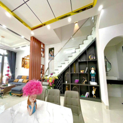 CHO THUÊ NHÀ - HẺM TRUNG TÂM THÀNH PHỐ - ĐỂ LẠI TOÀN BỘ NỘI THẤT