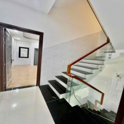 Cho Thuê Nhà DT 4x20m 1Trệt 1Lửng 2Lầu 4Pn 5Wc Sân Thượng Sân Ôtô