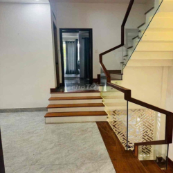 Nhà 3 tầng 5PN đường Hoàng Thế Thiện, Hoà Xuân