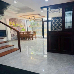 Nhà 3 tầng 5PN đường Hoàng Thế Thiện, Hoà Xuân