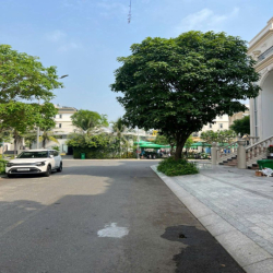 Văn phòng riêng 80m² – kính riêng, có ban công, di chuyển thoải mái
