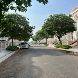 Văn phòng riêng 80m² – kính riêng, có ban công, di chuyển thoải mái