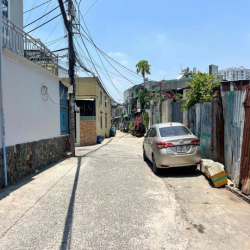 Nhà 2 Tầng Góc 2 Mặt Tiền Đường Oto Né Nhau Ngay GaMetro - Ngang 5M