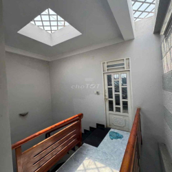 cho thuê nhà 237 pham văn chiêu p14(4x15) 2 lầu , 4pn , 3wc