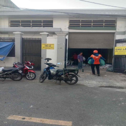 NHÀ XƯỞNG CÓ VĂN PHÒNG CHO SẾP(10x25) Đường xe tải