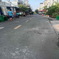 NHÀ XƯỞNG CÓ VĂN PHÒNG CHO SẾP(10x25) Đường xe tải