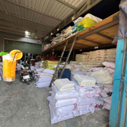 CẦN CHO THUÊ KHO - XƯỞNG MẶT TIỀN ĐƯỜNG GẦN CHỢ ĐẦU MỐI