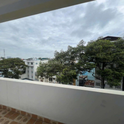 Phòng ban công riêng bao nắng, ko chung chủ, giờ tự do,ra chợ Hoa 500m