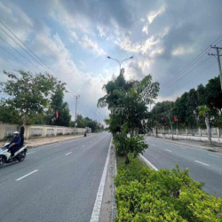 Cho thuê 3200m2 Đất TMDV đường Nguyễn Văn Cừ