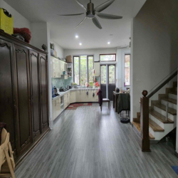 cho thuê nhà sân vườn Âu cơ Tây hồ