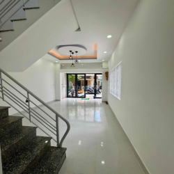 Nhà 3 Tầng Căn Góc Hẻm Ôtô Trần Hưng Đạo - Nguyễn Văn Cừ