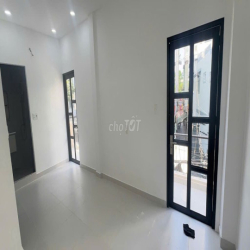 Nhà Nguyên Căn Đường Hoàng Diệu - 1PN 2WC - 4.5x7.2m