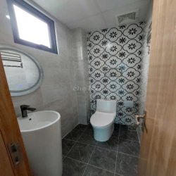 cho thuê mbkd tầng 1 nguyễn thái học,ba đình,hà nội, dtsd 100m2, 