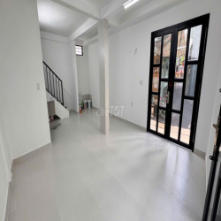 Nhà Nguyên Căn Đường Hoàng Diệu - 1PN 2WC - 4.5x7.2m