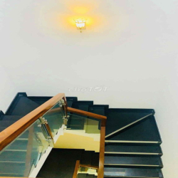 NHÀ HÀ HUY GIÁP. TRỆT 3 LẦU 5PN 6WC ( SÂN XE HƠI )