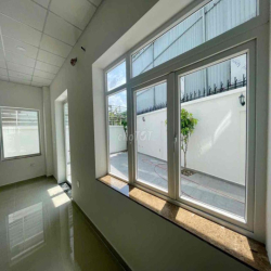 BIỆT THỰ SÂN VƯỜN 250m2 SÀN TRỐNG SUỐT PHÙ HỢP VĂN PHÒNG CÔNG TY, CAFE