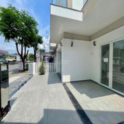 BIỆT THỰ SÂN VƯỜN 250m2 SÀN TRỐNG SUỐT PHÙ HỢP VĂN PHÒNG CÔNG TY, CAFE