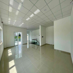 BIỆT THỰ SÂN VƯỜN 250m2 SÀN TRỐNG SUỐT PHÙ HỢP VĂN PHÒNG CÔNG TY, CAFE
