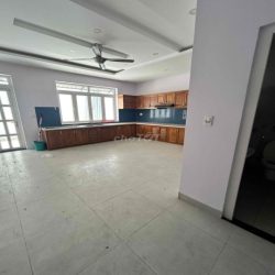 MẶT TIỀN NGUYỄN SUÝ - 5.5 x 20 - TRỆT 3 LẦU - NHẬN NGAY