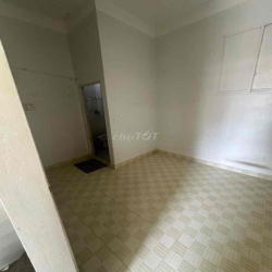 nhà mới sơn sửa hẻm 2m, nguyễn ngọc nhựt, cho thuê