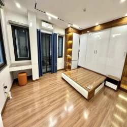 Cho thuê nhà ngõ 100 Trần Duy Hưng,cầu giấy,hà nội,dt 40m2 x 6 tầng,TM