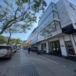 Thuê nguyên căn mặt tiền-Ưu tiên Công Ty hoặc Showroom
