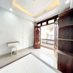 Chính Chủ,Cho Thuê Phòng 45m2 , Full Nội Thất , Ban Công