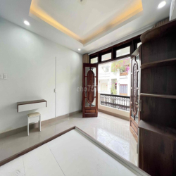 Chính Chủ,Cho Thuê Phòng 45m2 , Full Nội Thất , Ban Công