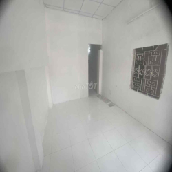 Nhà cấp 4 trống, cho nuôi thú cưng