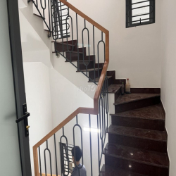 cho thuê nhà 03 tầng gần ngã tư MK