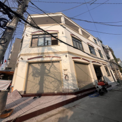 cho thuê nhà 03 tầng gần ngã tư MK