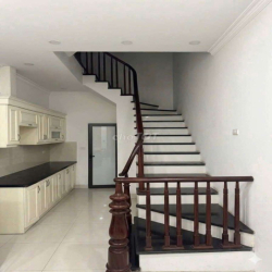 CHO THUÊ NHÀ PHỐ NGÔ GIA KHẢM - BỒ ĐỀ - Ô TÔ ĐỖ CỬA, 3PN,FULL NỘI THẤT