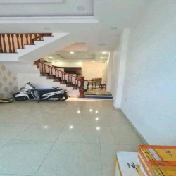 Cho thuê nhà đường 11 Trường Thọ 4PN 3WC nhà sạch đẹp 13tr/th