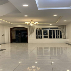 CHO THUÊ BIỆT THỰ SÁT BÊN GIGAMALL. 1 HẦM 1 TRỆT 3 LẦU, BẢO VỆ 24/7