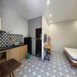 CHO THUÊ NHÀ SÂN VƯỜN KIỆT Ô TÔ NGUYỄN VĂN THOẠI, NGANG 10m