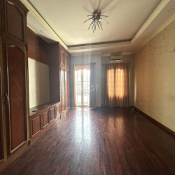 CHO THUÊ NHÀ HẦM_THANG MÁY_MÁY LẠNH_5 TẦNG 7PN_ĐƯỜNG LÊ ĐỨC THỌ 5,2X22