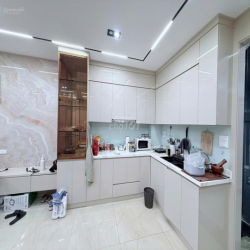 Nhà ngõ 3 phố Phạm Tuấn Tài - DT 55m2 x 6 tầng, nhà mới có Thang Máy