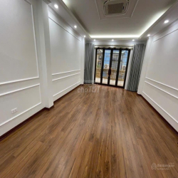 Nhà ngõ 3 phố Phạm Tuấn Tài - DT 55m2 x 6 tầng, nhà mới có Thang Máy