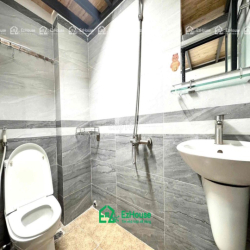 Thang máy - Cửa sổ Thoáng - an ninh ngay Thoại Ngọc Hầu - Tô Hiệu vhu