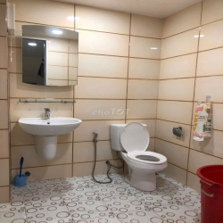 nhà 8x20m,4L,6 máy lạnh KHU TÊN LỬA giá 45tr/tháng 