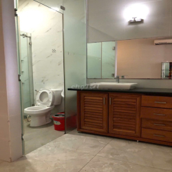 nhà 8x20m,4L,6 máy lạnh KHU TÊN LỬA giá 45tr/tháng 