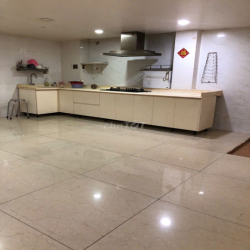 nhà 8x20m,4L,6 máy lạnh KHU TÊN LỬA giá 45tr/tháng 