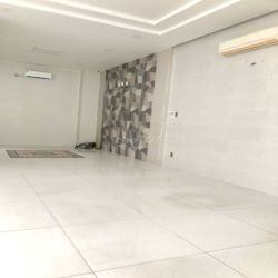 nhà 8x20m,4L,6 máy lạnh KHU TÊN LỬA giá 45tr/tháng 