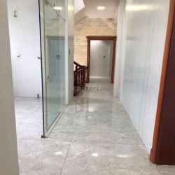 nhà 8x20m,4L,6 máy lạnh KHU TÊN LỬA giá 45tr/tháng 