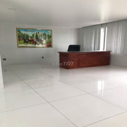 nhà 8x20m,4L,6 máy lạnh KHU TÊN LỬA giá 45tr/tháng 