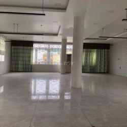 nhà 8x20m,4L,6 máy lạnh KHU TÊN LỬA giá 45tr/tháng 